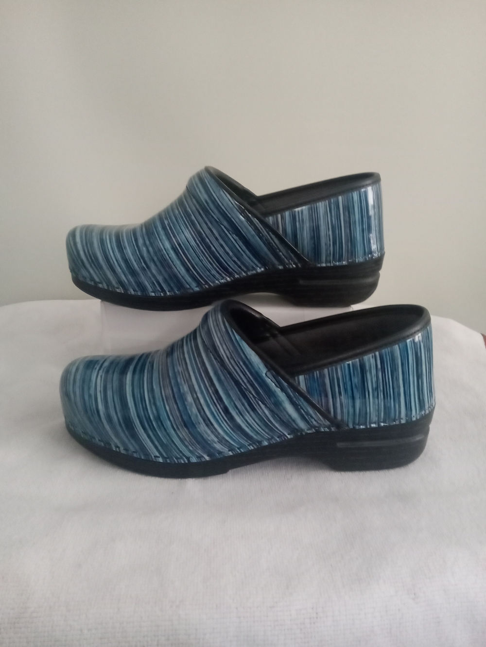 Dansko Pro XP Blue Striped PATENT Leather Clogs Sz 11-11.5